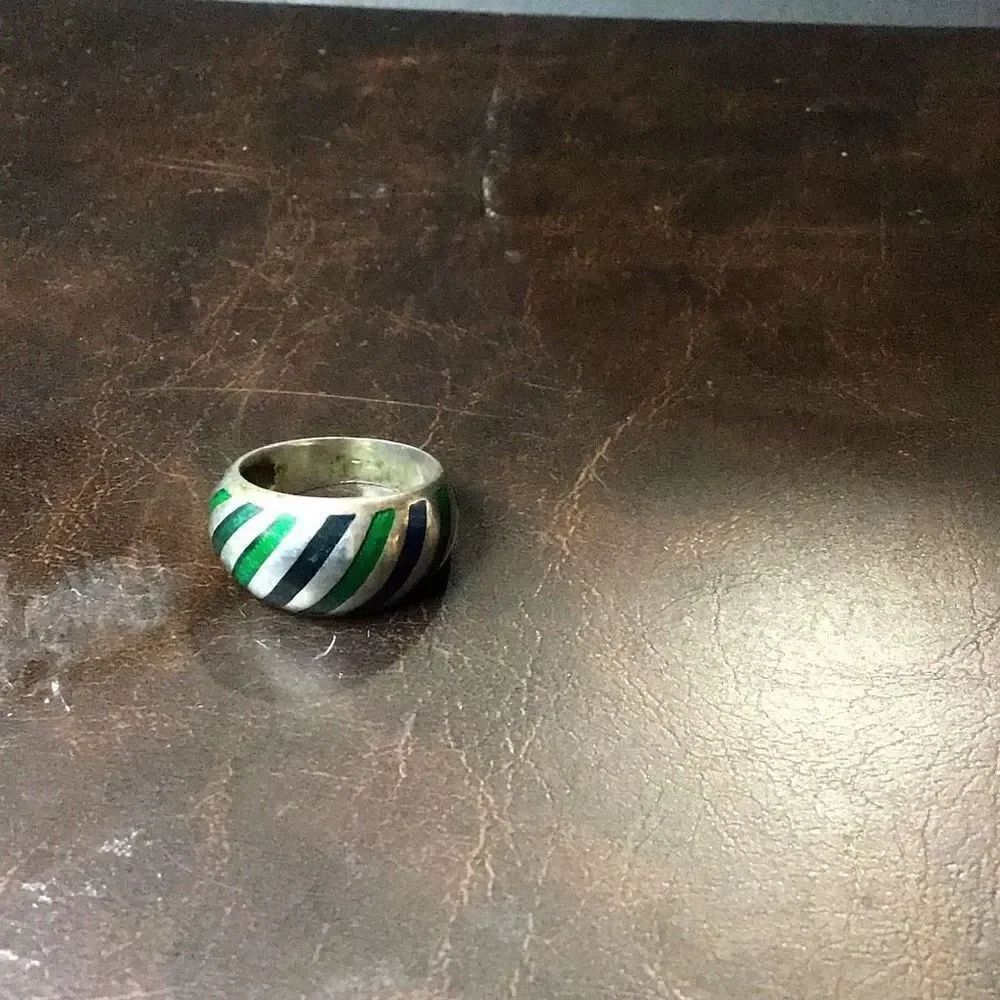 Beautiful vintage, sterling, silver ring, blue and green stripes Size 6